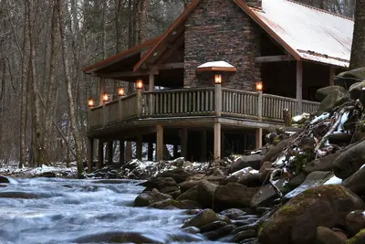 Image de Private creek cabin with hot tub nestled in the foothills of Cheat mountain