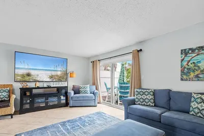 Image de Southbay by the Gul 69 Updated Poolside Unit 75 Yards from Beach