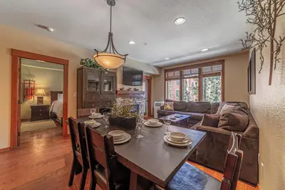 Image de Village Condo – Steps to Gondola 506