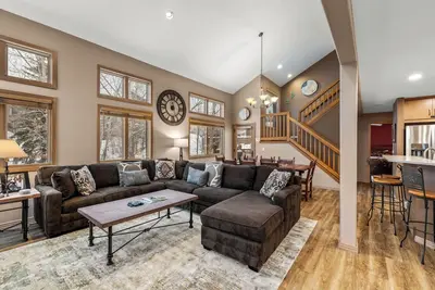 Image de Powder Day Rendezvous - Private Hot Tub, Ac, Ideal Space for Multi-Families