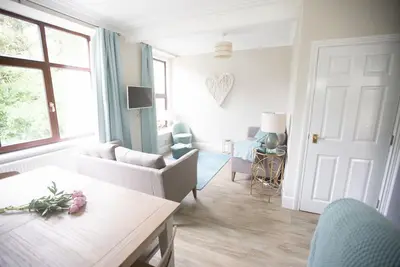 Image de New - Cottage next to sandy beach
