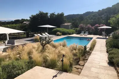 Image de Le Vieux Cerisier rénové en 2022, vue Mont Ventoux, piscine 10 x 5m, clim.