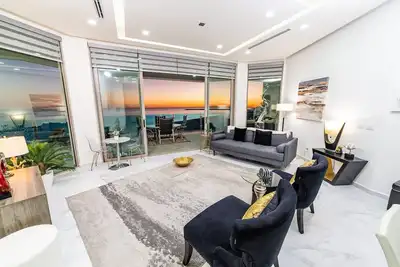 Image de Esmeralda Beach Resort 3 Bedrooms Condo C 401