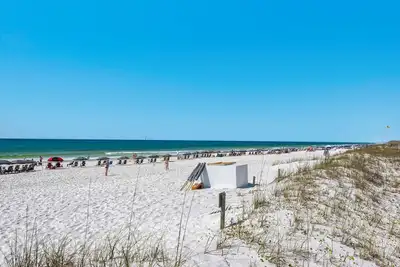 Image de 🏖️Book Now! ~Pool View~Walk2Beach~Venus by the Sea #203