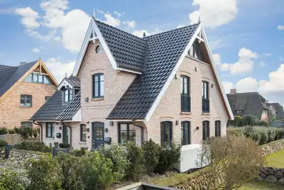 Image de Luxury house in a popular residential area on approx. 170 m² for up to 7 people.