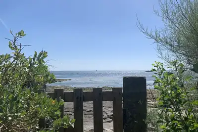 Image de Accès privé direct à la mer, maison rénovée au calme et avec grand jardin.