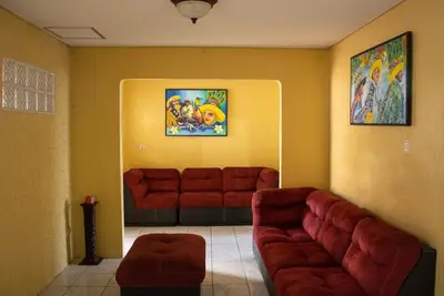 Image de Modern & Central House - Perfect for Long Stays, 2br w\/Ac ★