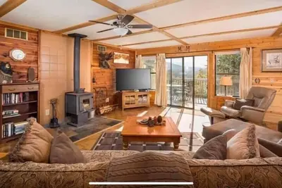 Image de Secluded Cabin w/ Hot Tub, Woodburning Stove, View on Private 2 acres