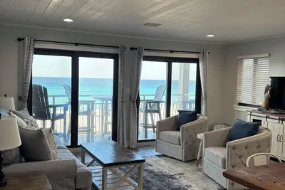 Image de 5 Stars : One bedroom + bunks + 2 bath on Private Beach
