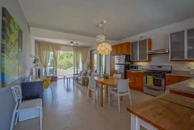 Image de 1bd apartment in beachfront residence, balcony/washer/internet/cable Tv