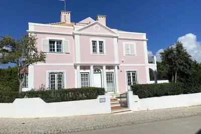 Image de 6 Bed / Bathroom villa (Heated Pool*) in Vilamoura - 15 min walk to Marina