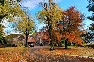 Image de Extensive 7 bed Historical Mansion. 2 acres of garden, overlooking River Clyde
