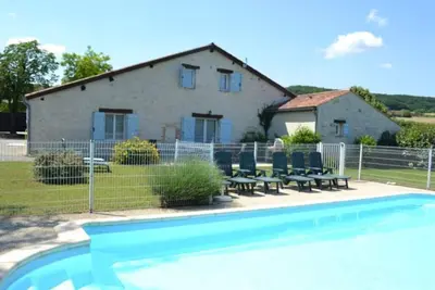 Image de Gîte Establou  de 8 à 10 personnes avec piscine privative