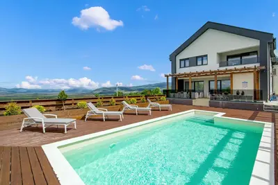 Image de Belle maison Ă Udbina avec sauna