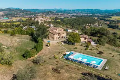 Image de Villa Lugnano avec piscine et grand jardin parfait pour vacances en groupe