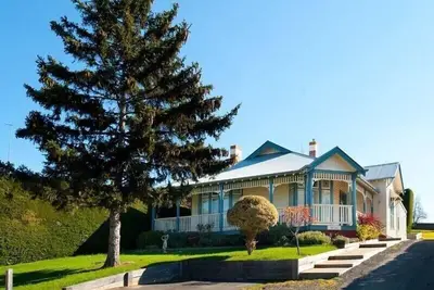 Image de Hillside - in central Daylesford, period home close to lake, shops and day spas