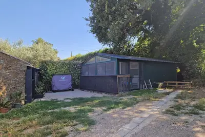 Image de Chalet de 25 m2 + terrasse moustiquaires, spa privé, jardin, piscine partagée
