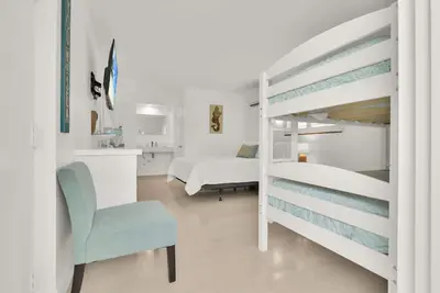 Image de Boutique Hotel Queen Room with Bunk Beds
