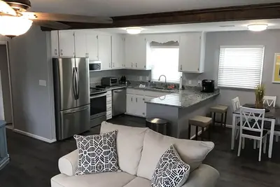 Image de Newly renovated in 2021 beach house!