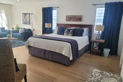 Image de Silver Strand Escape 3bd 2ba; 4 min walk to shore! no pets 30 night minimum