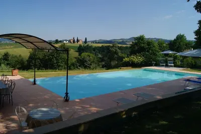 Piscine, bien-être et détente dans les collines de Bologne