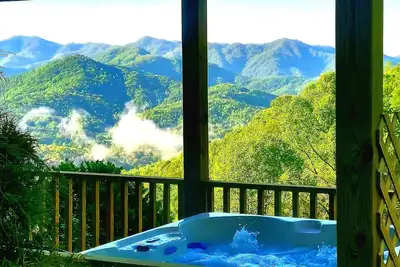 Image de Mtn Top Cabin/Incredible Views/Cathedral Ceilings/Wifi/Hot Tub