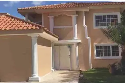 Huge private villa 3 bedrooms and 3 1\/2 bathrooms  with private pool for 10