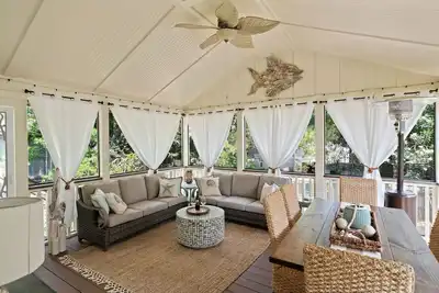 Image de South-end Family favorite! Walk to shopping+restaurants+grocery stores!