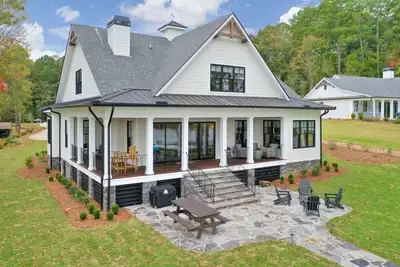 Image de Fun In The Sun Awaits You & Your Family! Experience Lake Oconee Waterfront