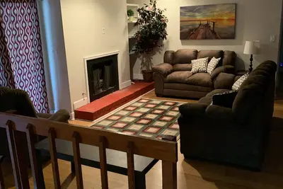 Image de Beautiful townhouse in a phenomenal area  - Minutes away from all major highways