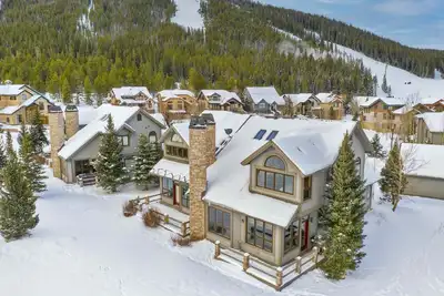 Image de Copper Mt. 4 bd Home, Walk to Lift, Private Hot Tub, Sleeps 10, W/D, Garage