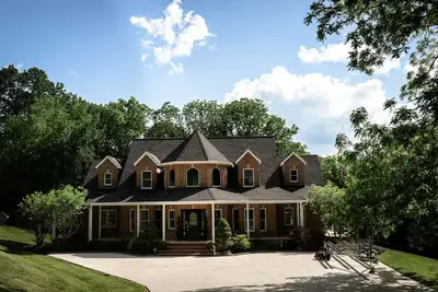 Image de The Swan House: Private, Peaceful, and Picturesque Lakefront Property