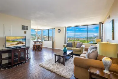 Image de Waikiki Penthouse w/ Incredible Views & Pool Sleeps 6 guests