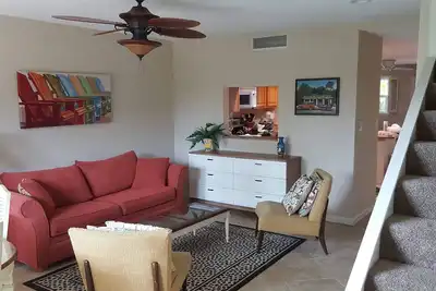 Image de Private Townhouse one block from beach. Turn key. Nicely appointed.