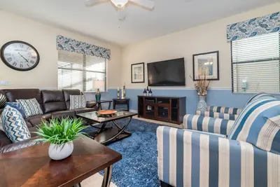 Image de 🥇 Gorgeous 9bd villa close to Disney (Cg642)