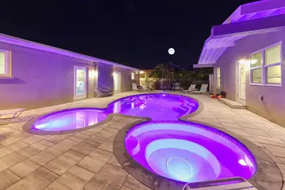 Image de Resort-Style Ground Floor Suite On Vista Lake, Heated Pool & Spa 🦤🦤🦤