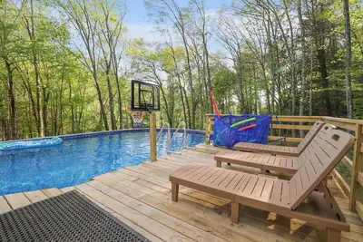 Image de Secluded 4 Br-Heated Pool\/Hot Tub\/Game Room\/Fishing Pond\/Huge Deck\/Fire Pit!
