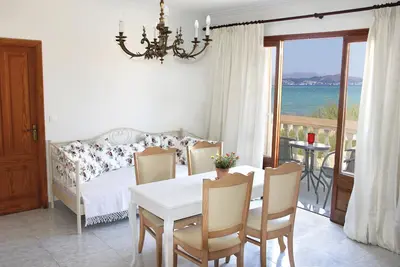 Image de Semi-detached house 50 meters from the beach with meditation room, playground