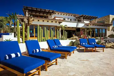 6br Luxury Beachfront Villa with Beachclub