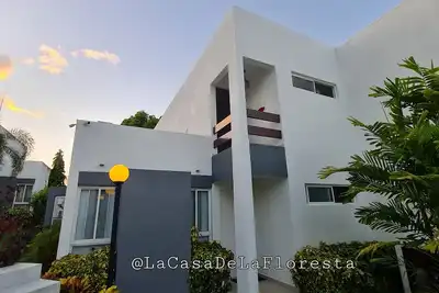 Image de La Casa de La Floresta, spacious and modern TownHouse 10 minutes from Coronado