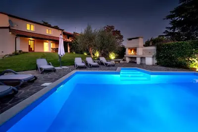 Image de Maison de vacances Poreč pour 1 - 6 personnes avec 3 chambres à coucher - Maison de vacances