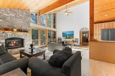 Image de Beautiful Mountain Home w/Fantastic Kitchen & Tree-Top Views “Wildwood Lodge”