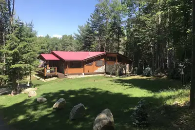 Image de Secluded Lakeside Cabin Retreat
