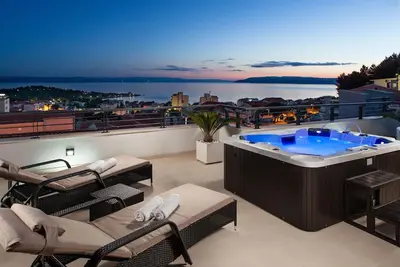 Image de Maison de vacances Makarska pour 1 - 8 personnes avec 4 chambres à coucher - Maison de vacances