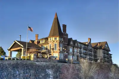 Image de Stay at the Castle on the Rock!