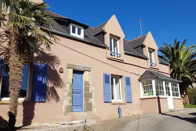 Image de Morgat 70 mètres Plage, 8 personnes avec jardin et parkings