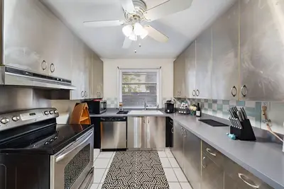 Image de Downtown Tropical Oasis with a private In-Law suite