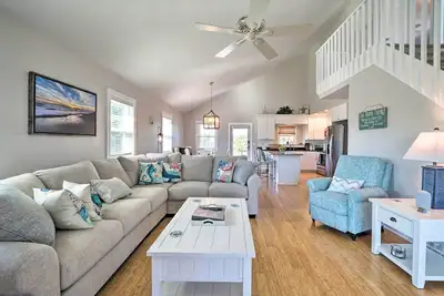 Image de Carefree Coastal Getaway - Walk to Long Beach