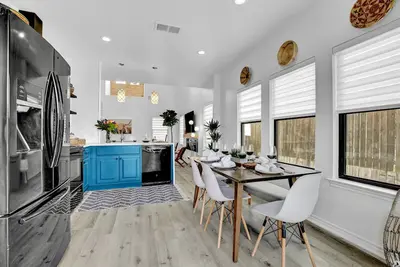 Image de Luxury Modern Home w/Hottub, Deck & Firepit!