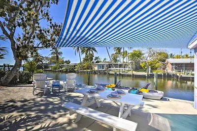 Image de Waterfront Matlacha Island Cottage w\/ Dock!
